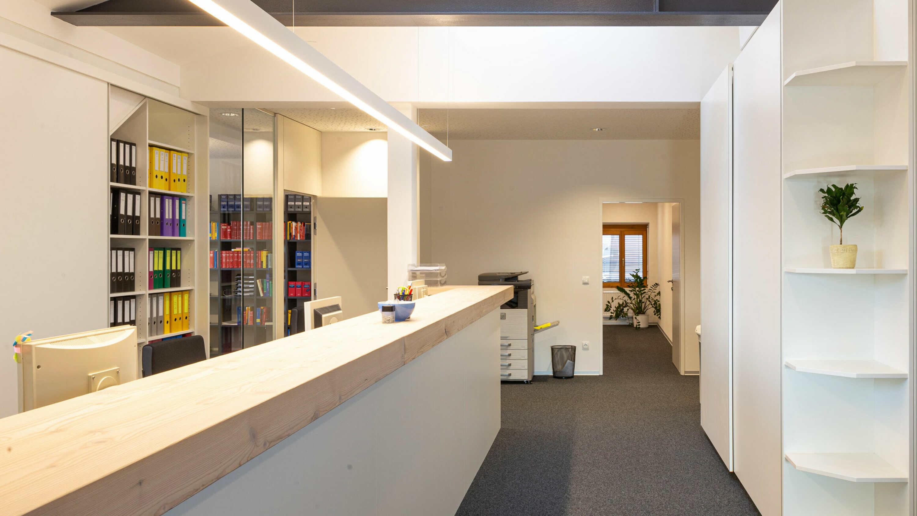 Foto des Eingangsbereichs der Kanzlei Handler.